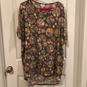 LuLaRoe Irma (sz. M) and TC Leggings Outfit